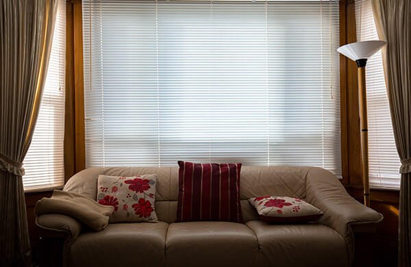 Início 18 limpeza de sofa de corino